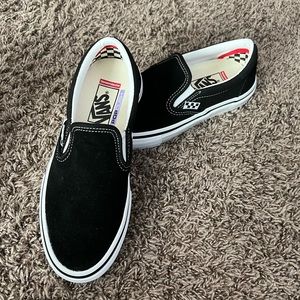 Boys black and white slip on vans so 5.5